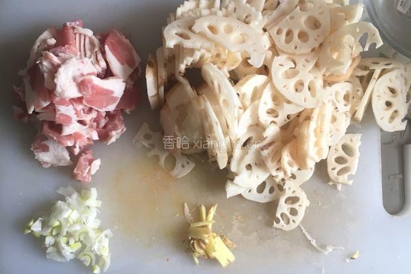 五花肉炒藕的做法图解1