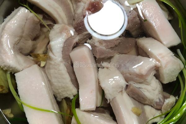 蛋黄大肉粽的做法图解2