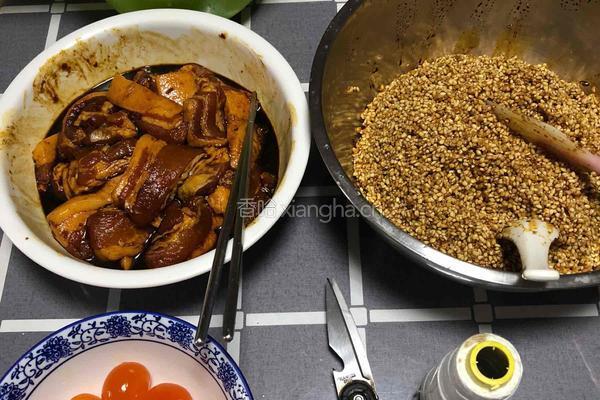 蛋黄大肉粽的做法图解6