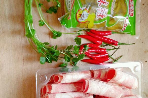 酸汤金针菇肥牛的做法图解1