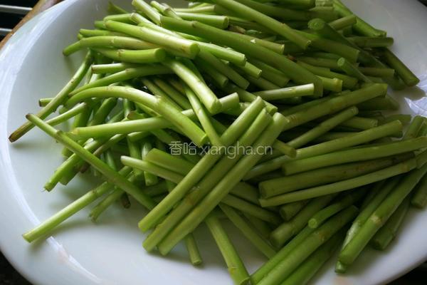 离蒿炒腊肉的做法图解1