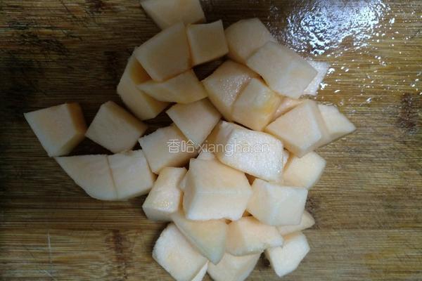 哈密瓜沙拉的做法图解2