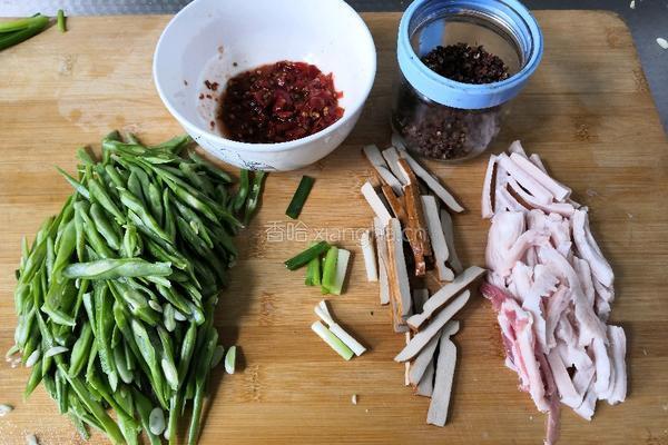 麻辣菜豆的做法图解1
