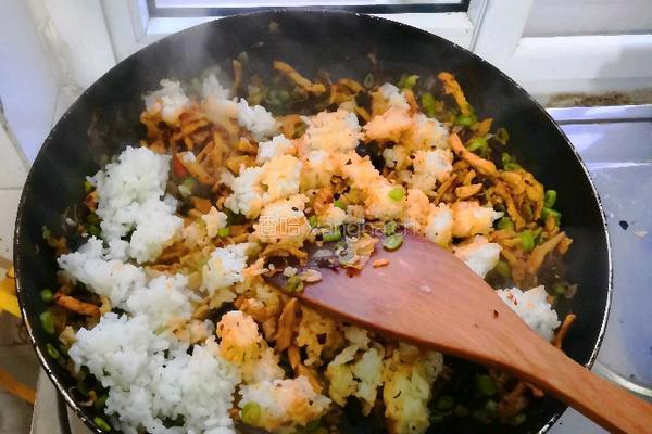 老干妈肉丝炒饭的做法图解7