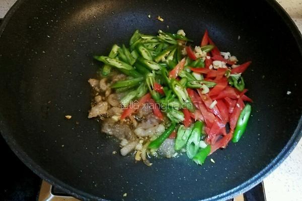 辣椒炒胡萝卜的做法图解4