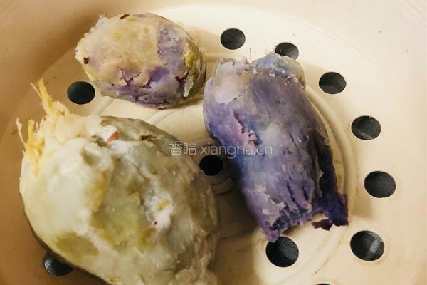 番薯鸡蛋饼的做法图解1