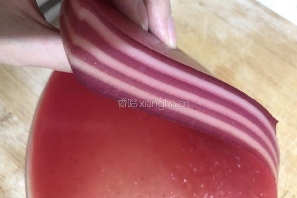 火龙果椰汁千层糕的做法图解5