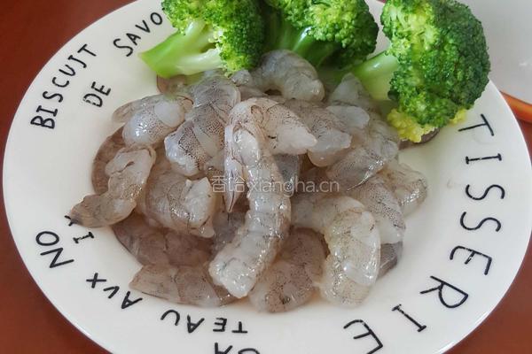 西兰花鲜虾饼的做法图解1