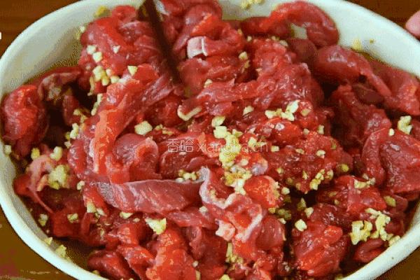 牛肉炒杂菜的做法图解3
