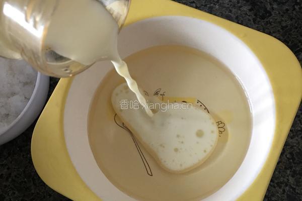 火龙果八寸戚风蛋糕的做法图解3