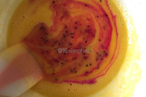 火龙果八寸戚风蛋糕的做法图解6
