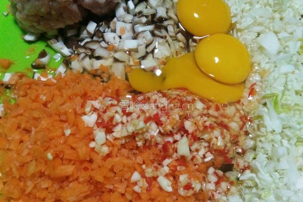 芹菜瘦肉饺子的做法图解3