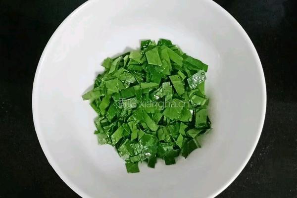 鲳鱼蛋黄面线 (宝宝辅食）的做法图解2