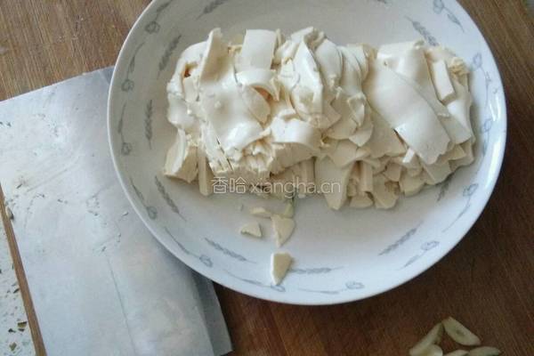 奶汁豆腐汤的做法图解1