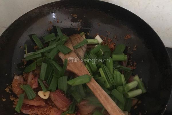榨广椒炒熏肉的做法图解8