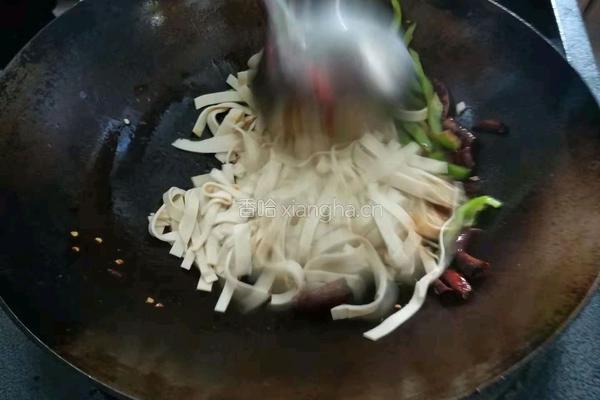 辣炒豆腐皮的做法图解5