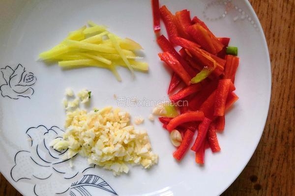 韭菜炒豆腐皮的做法图解2