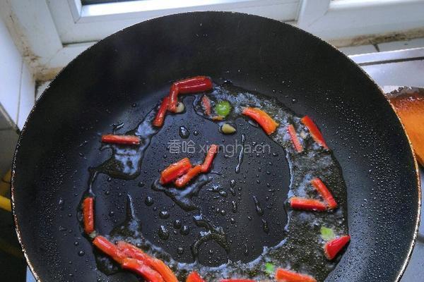 韭菜炒豆腐皮的做法图解5