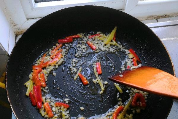 韭菜炒豆腐皮的做法图解6