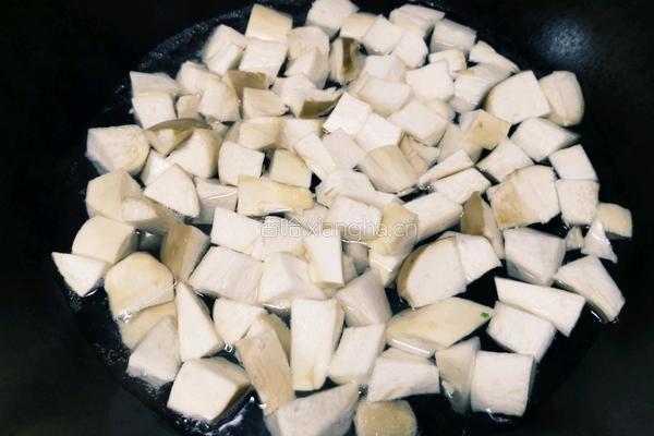 牛肉粒杏鲍菇的做法图解1