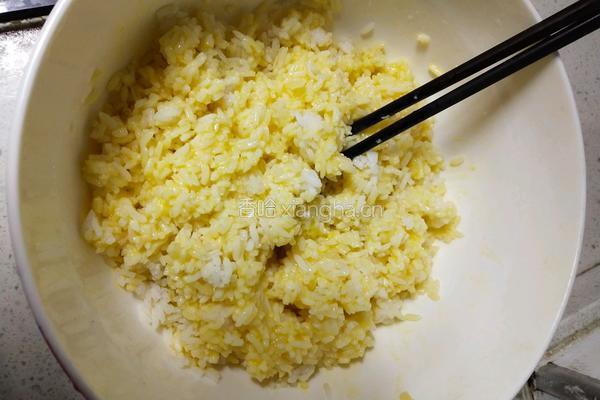 黄金蛋炒饭的做法图解2
