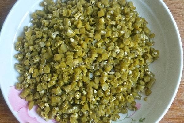 肉末酸豆角的做法图解1