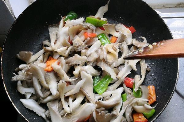 蘑菇炒蛋的做法图解10
