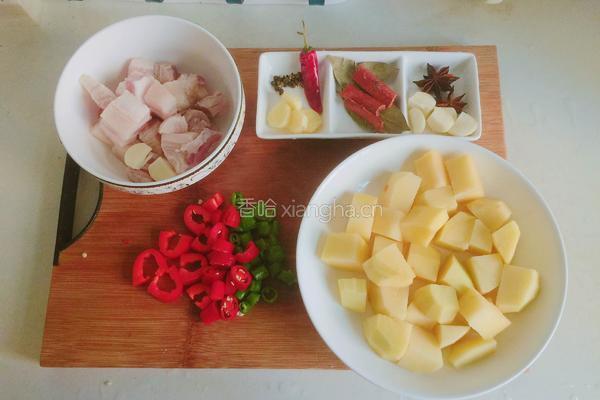 五花肉烧土豆的做法图解1