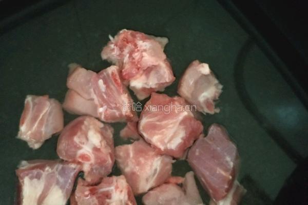 猴头菇白萝卜排骨汤的做法图解2