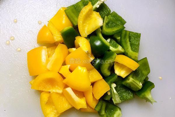 彩椒炒鸡蛋的做法图解2