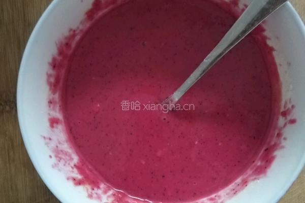 火龙果葡萄干核桃马芬蛋糕的做法图解3