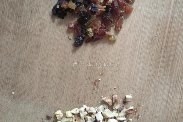 火龙果葡萄干核桃马芬蛋糕的做法图解4