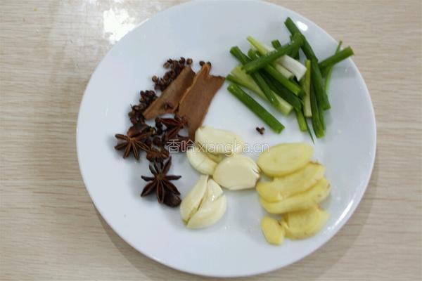 红萝卜焖牛腩的做法图解3
