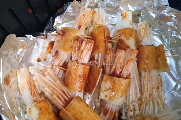 空气炸锅烤豆皮金针菇的做法图解5