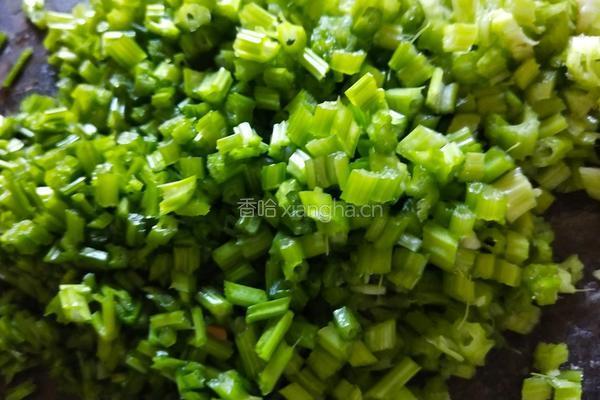 芹菜猪肉水饺的做法图解1