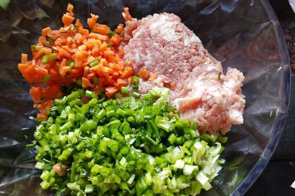 芹菜猪肉水饺的做法图解3