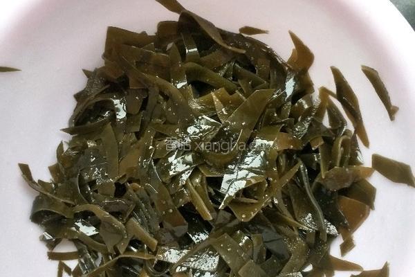 酸菜炖海带的做法图解2