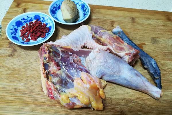 原汁原味的土鸡汤的做法图解1