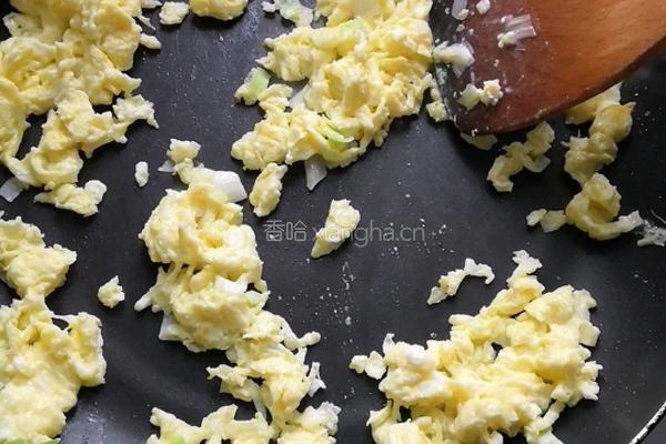 番茄鸡蛋炒饭的做法图解4