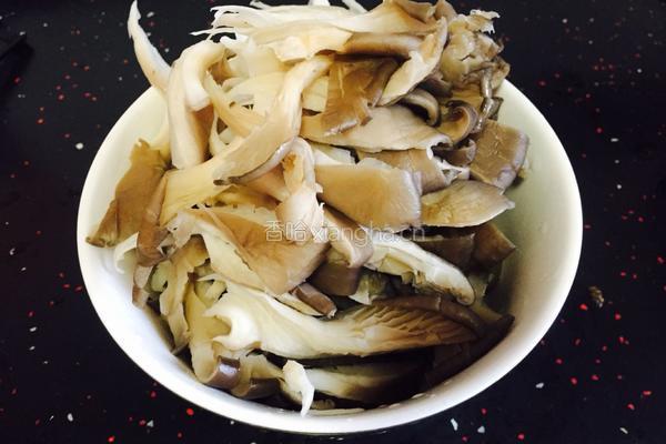炸鲜蘑的做法图解2