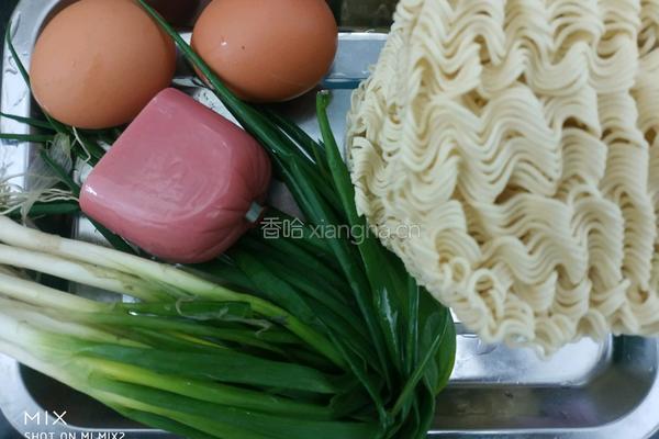葱油拌面的做法图解1