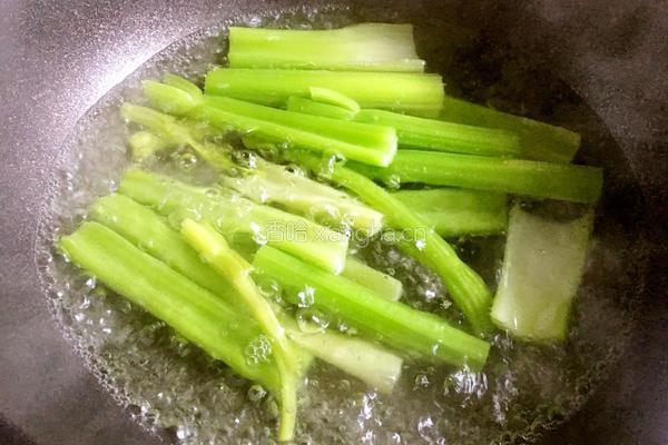 西芹猪肉水饺的做法图解3