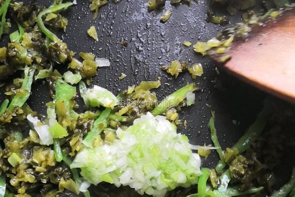 酸菜土豆丝的做法图解7