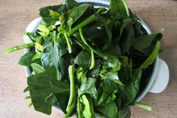豆腐皮炒菠菜的做法图解1
