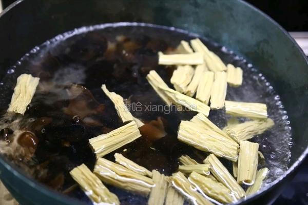 木耳炒腐竹的做法图解6