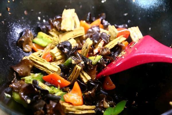 木耳炒腐竹的做法图解8