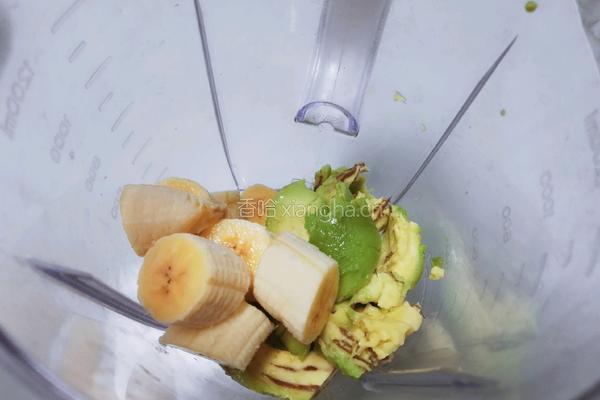 牛油果香蕉酸奶搭配奶昔的做法图解3