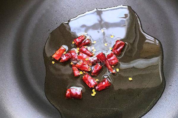 芹菜豆腐皮的做法图解5