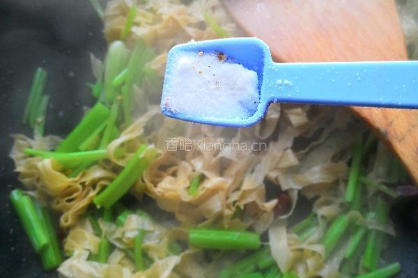 芹菜豆腐皮的做法图解8