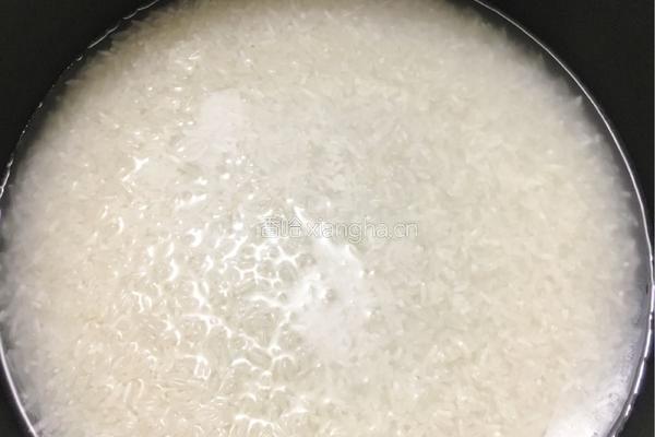 排骨焖饭的做法图解1